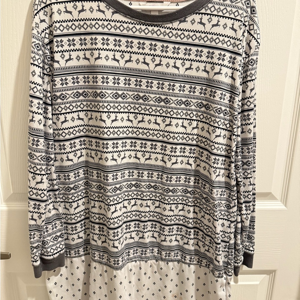 Black and White Patterned Long Sleeve Top
